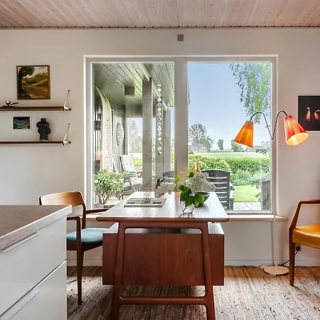 2 Bedroom Lovely In *