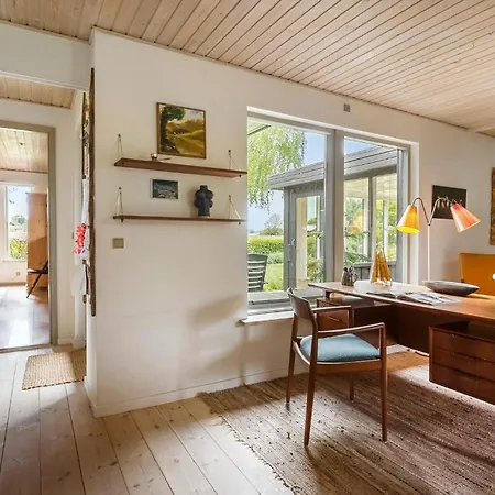 2 Bedroom Lovely In *