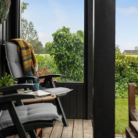 2 Bedroom Lovely In Nyaraló